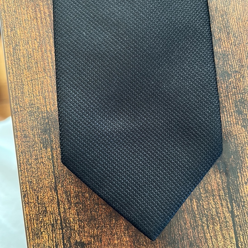 Haines & Bonner of London Black men’s necktie.